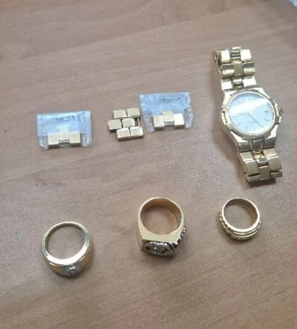 💍Сейфы, бриллианты и полиция: москвич после похорон отчима на Сахалине сбежал с наследством

Ранее 