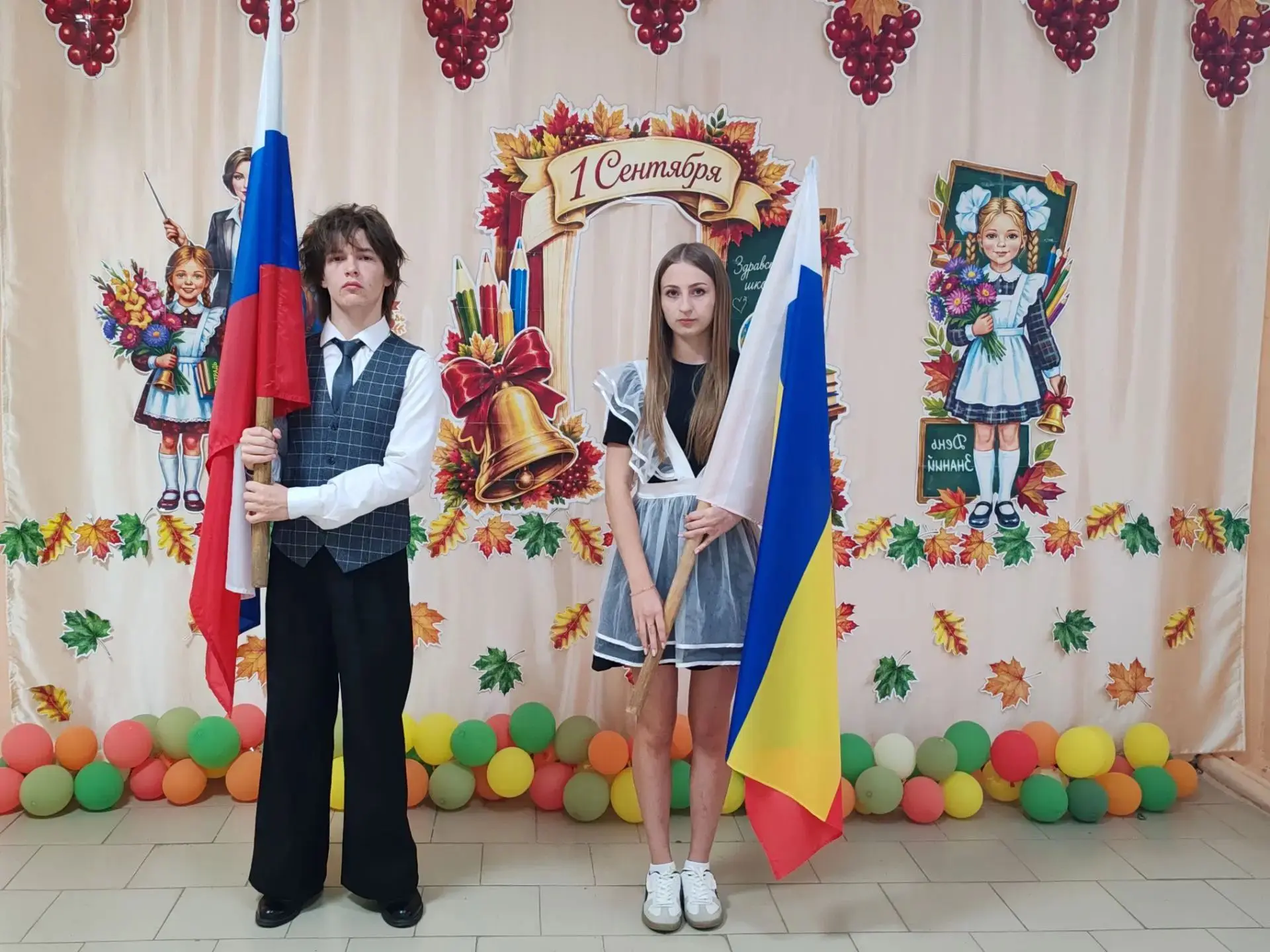 Сегодня, 7 сентября, в нашей школе прошла  торжественная линейка выноса флага РФ и РО и...