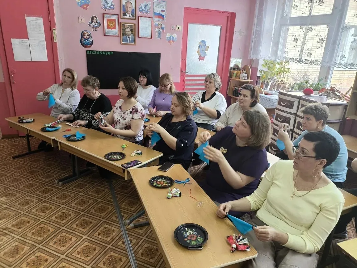 Дошкольное отделение: детский сад " Осинка", в  рамках года единства народов России, педагоги старше
