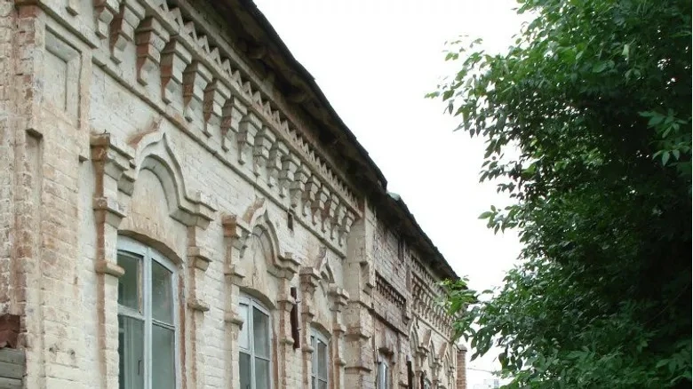 🏡 Дом-завод Максимова в Уфе признан объектом культурного наследия

Двухэтажный бревенчатый дом-заво