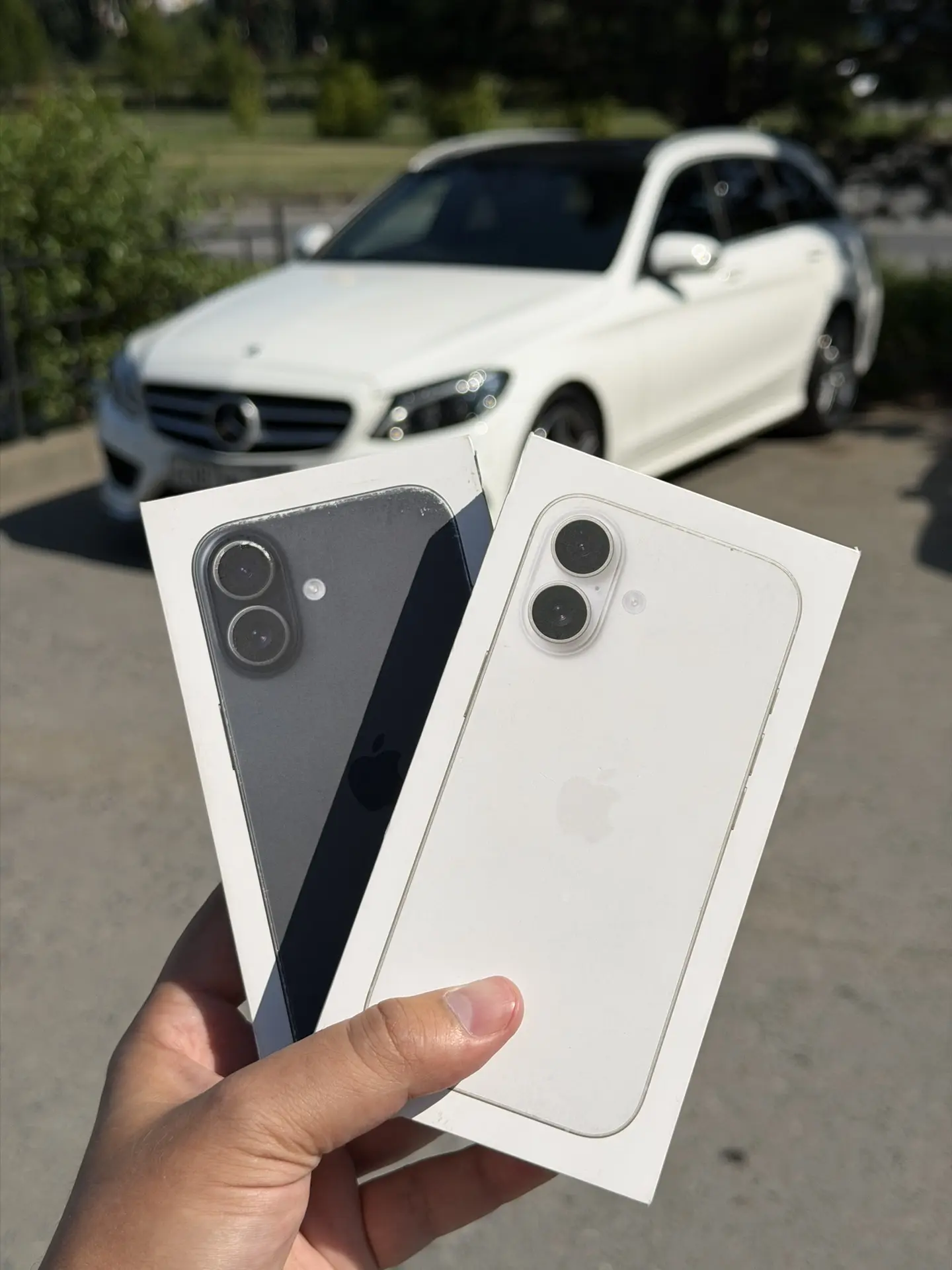 Добавляем призы в нашу акцию 

1. iPhone 17 🔥
2. iPhone 17 🔥

И ещё 40 человек по одному стикеру н