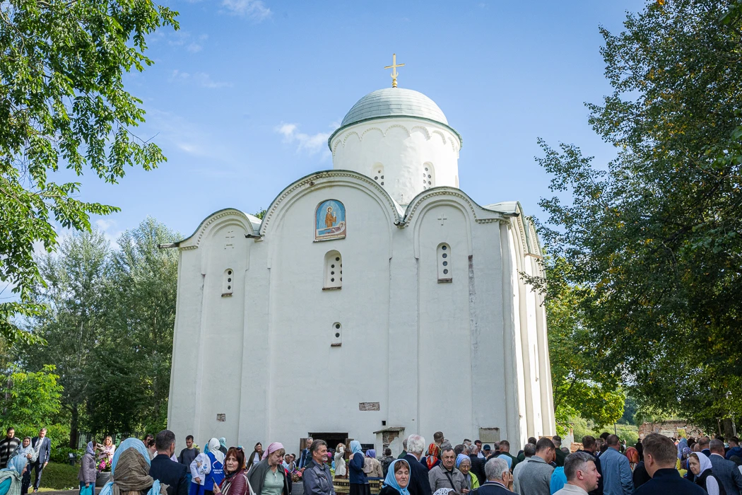 В праздник Успения Пресвятой Богородицы, 28 августа, митрополит Санкт-Петербургский и Л...