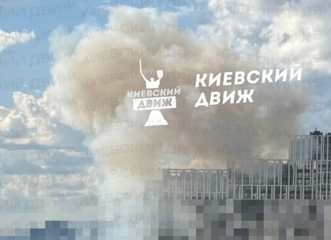 В Броварском районе Киевской области после прилета горит завод Coca-Cola.