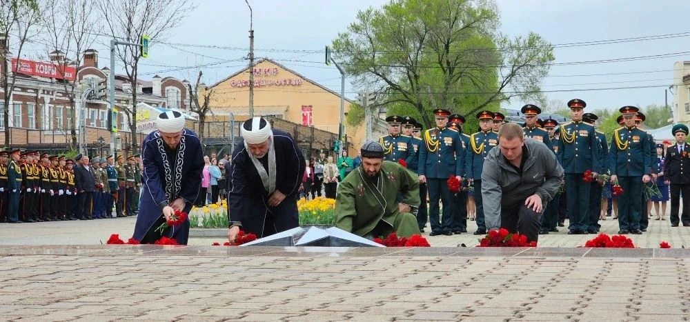 🕯️ Память героев почтили в Уссурийске  В Уссурийске у Вечного огня состоялась торжественная церемони