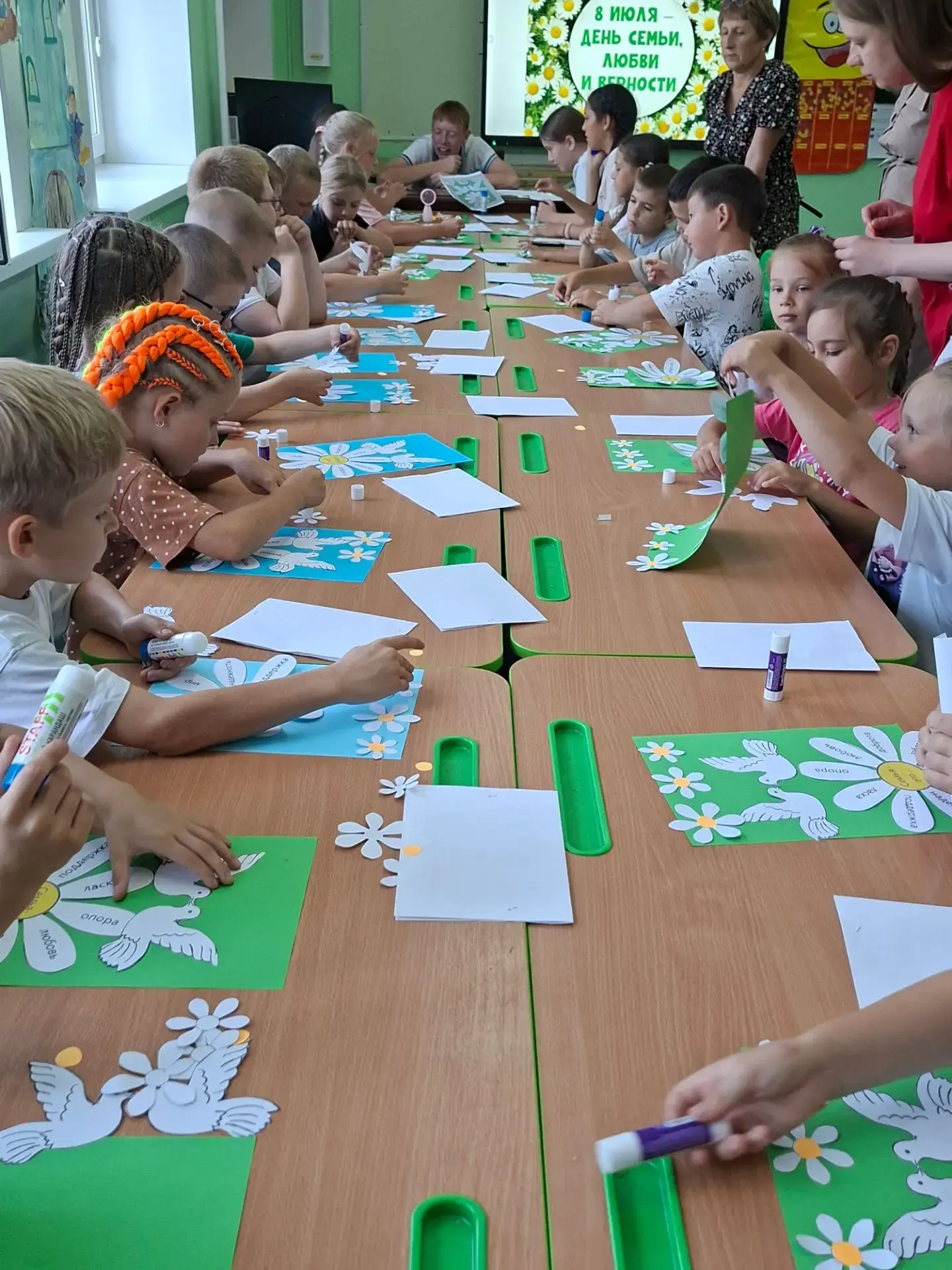 🌸8 июля в России отмечается один из самых светлых и душевных праздников — День семьи, любви и верно