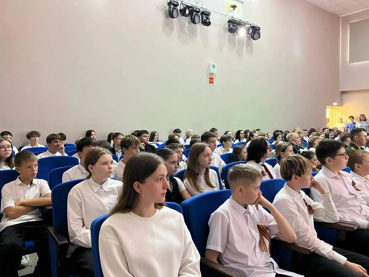 🎉 Сегодня в нашей школе прошёл замечательный праздничный концерт, посвящённый Дню Победы! 🇷🇺✨   🎥 По