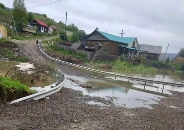 💦 В Кыну подтопило мост. Власти предупредили о значительном подъёме воды

В селе Кын Лысьвенского м
