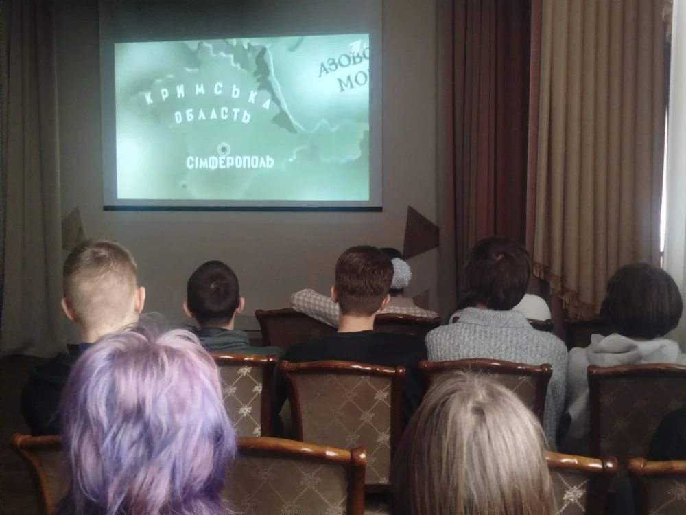 📢 Школьный патриотический урок: "Крым – часть России"  18 марта в нашей школе прошли тематические вс