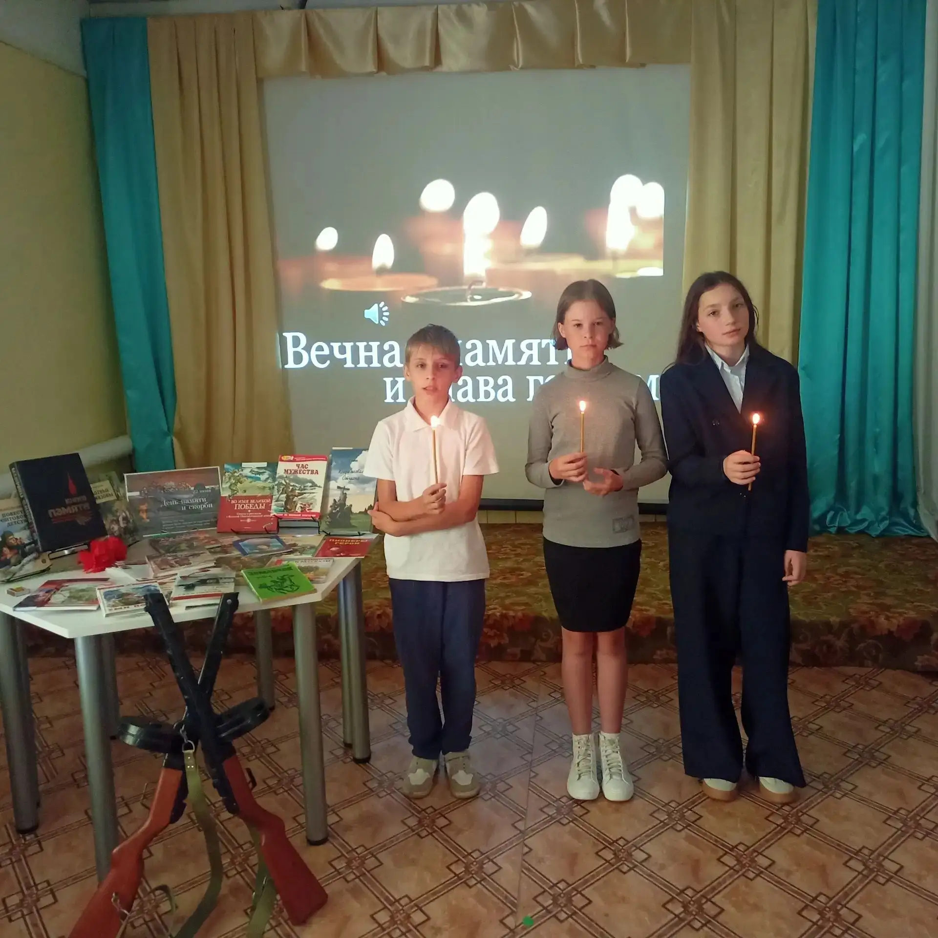 🕯 В преддверии Дня памяти и скорби, в детской библиотеке для ребят из оздоровительных лагерей ТСОШ 