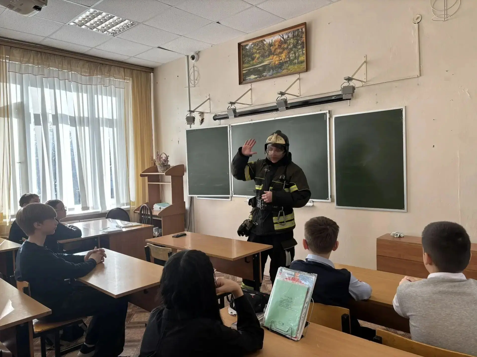 С 30.03 по 03.04 в МБОУ "Лицей Климовска" была проведена неделя безопасности. С обучающимися были пр