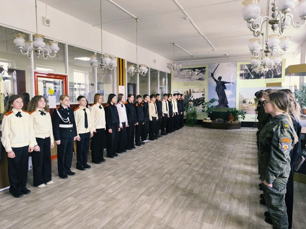 #РоссияМояРодина | Честь флага — кадетам 🇷🇺  Новую учебную неделю открыла торжественная церемония с 
