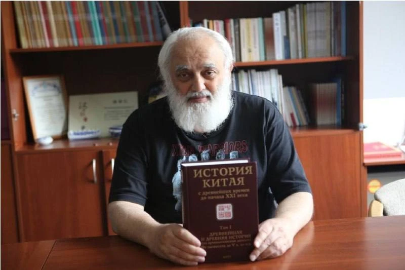 🥀 Умер основатель Института Конфуция НГУ Сергей Комиссаров