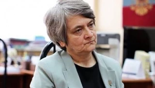 Профессора Ярушкину вывели на процесс: репортаж из зала суда

Процесс начался с эмоциональной ноты. 