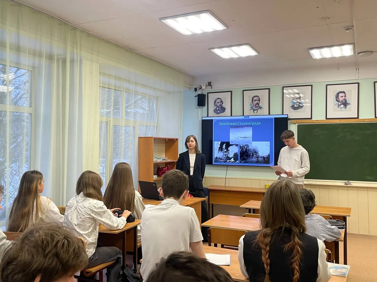 🇷🇺Сегодня в нашей школе состоялась торжественная линейка и прошли уроки, посвящённые Дню воинской сл