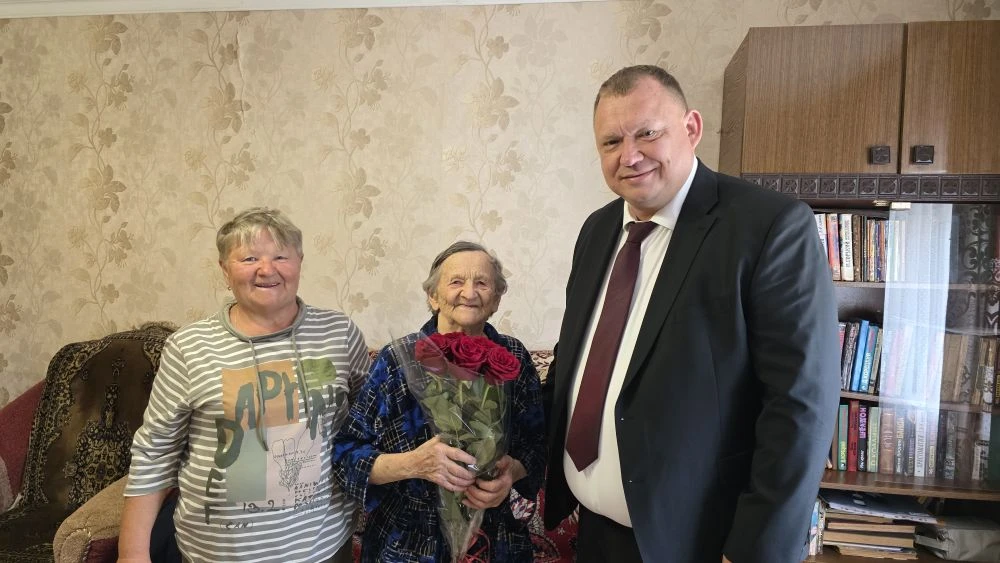 Друзья! Поздравили с 96-летием замечательную женщину, труженицу тыла — Нину Захаровну Музыченко из х