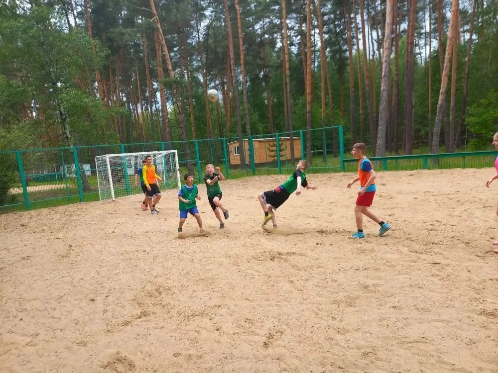 🌲Воспитанники отделения футбола спортивной школы «Арена» проходят спортивную подготовк...