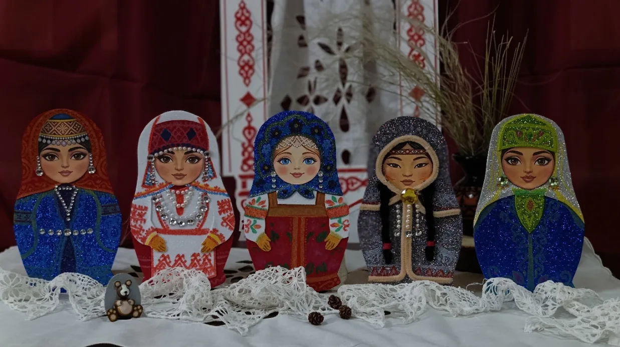 🪆Матрешка - символ России🇷🇺 

В честь Дня России наши юные художники создали коллекцию уникальных