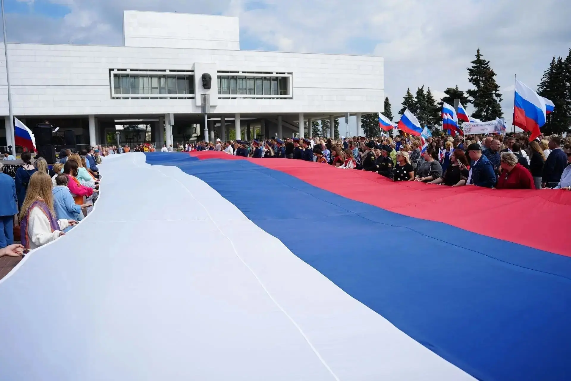 🇷🇺 22 августа - День Государственного флага России!