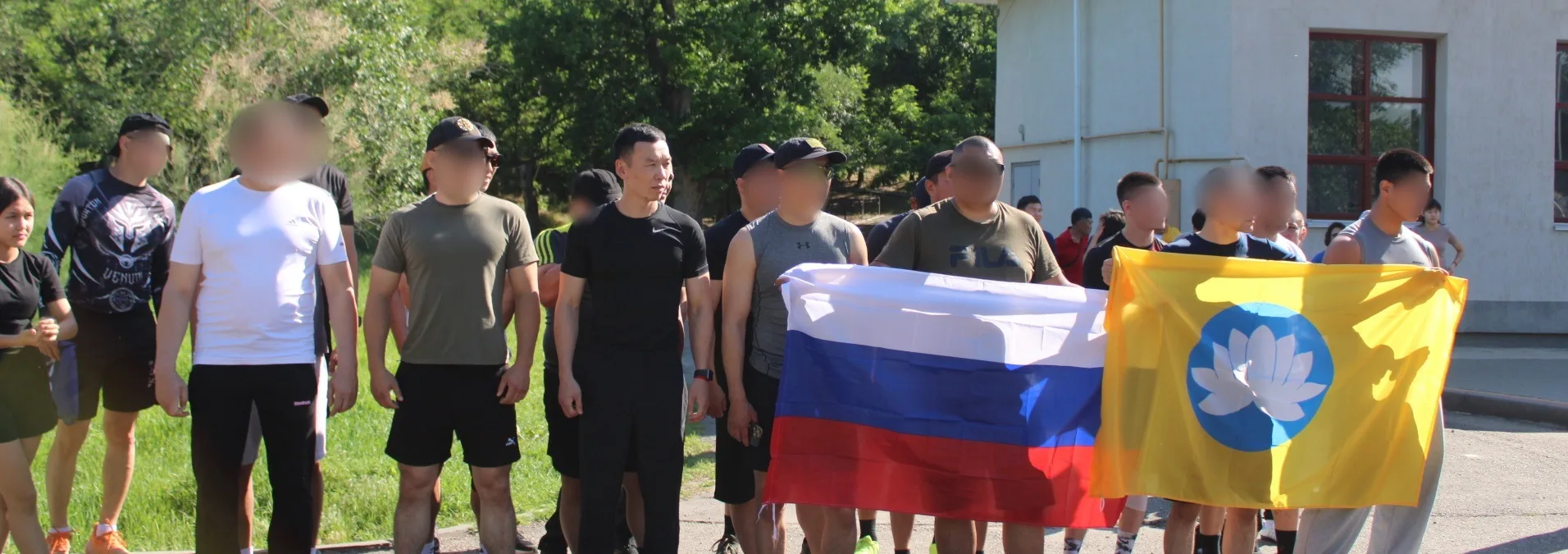 Сотрудники ОСН «Гюрза» УФСИН Калмыкии приняли участие в забеге ко Дню России в парке «Дружба»

В чес