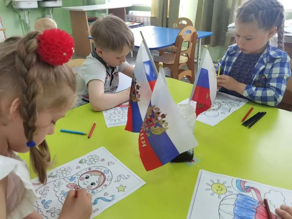 В преддверии  Дня России в нашем детском саду прошёл тематический день посвящённый этом...