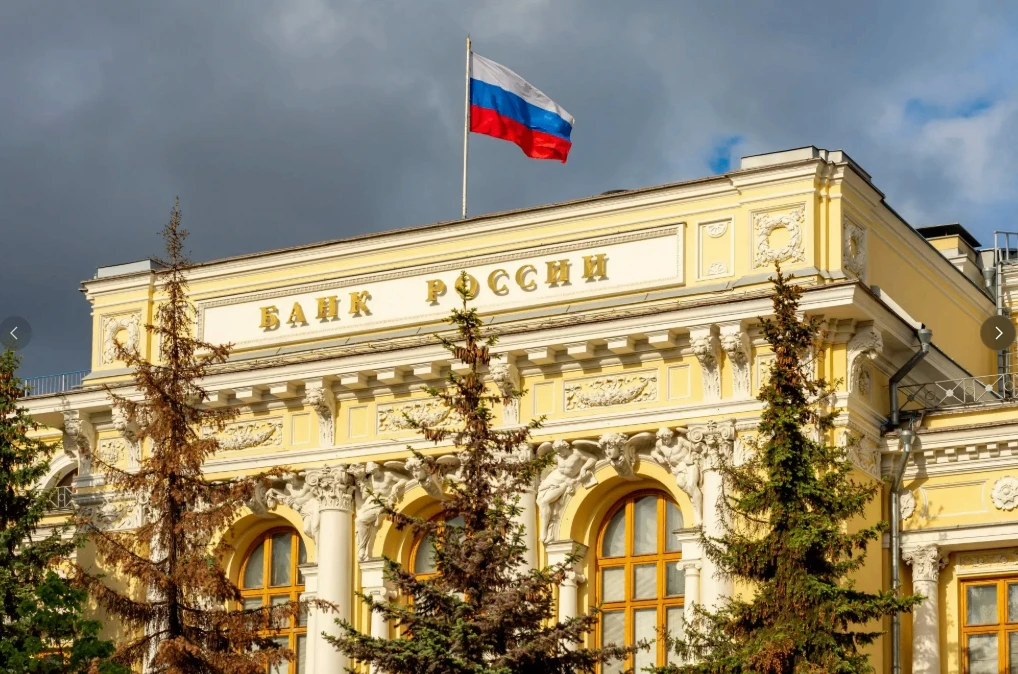 Банк России ужесточил ограничения на предоставление кредитов заёмщикам с повышенной долговой нагрузк