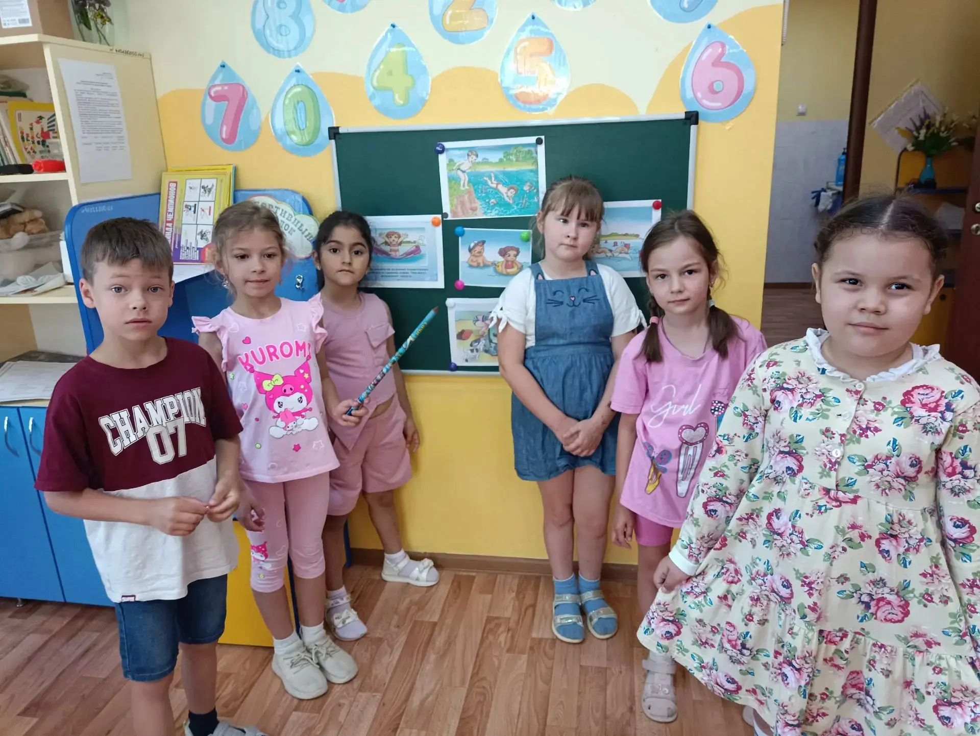 Познавательное занятие в группе "Капелька"  на тему "Чтобы не было беды, будь осторожен у воды! "