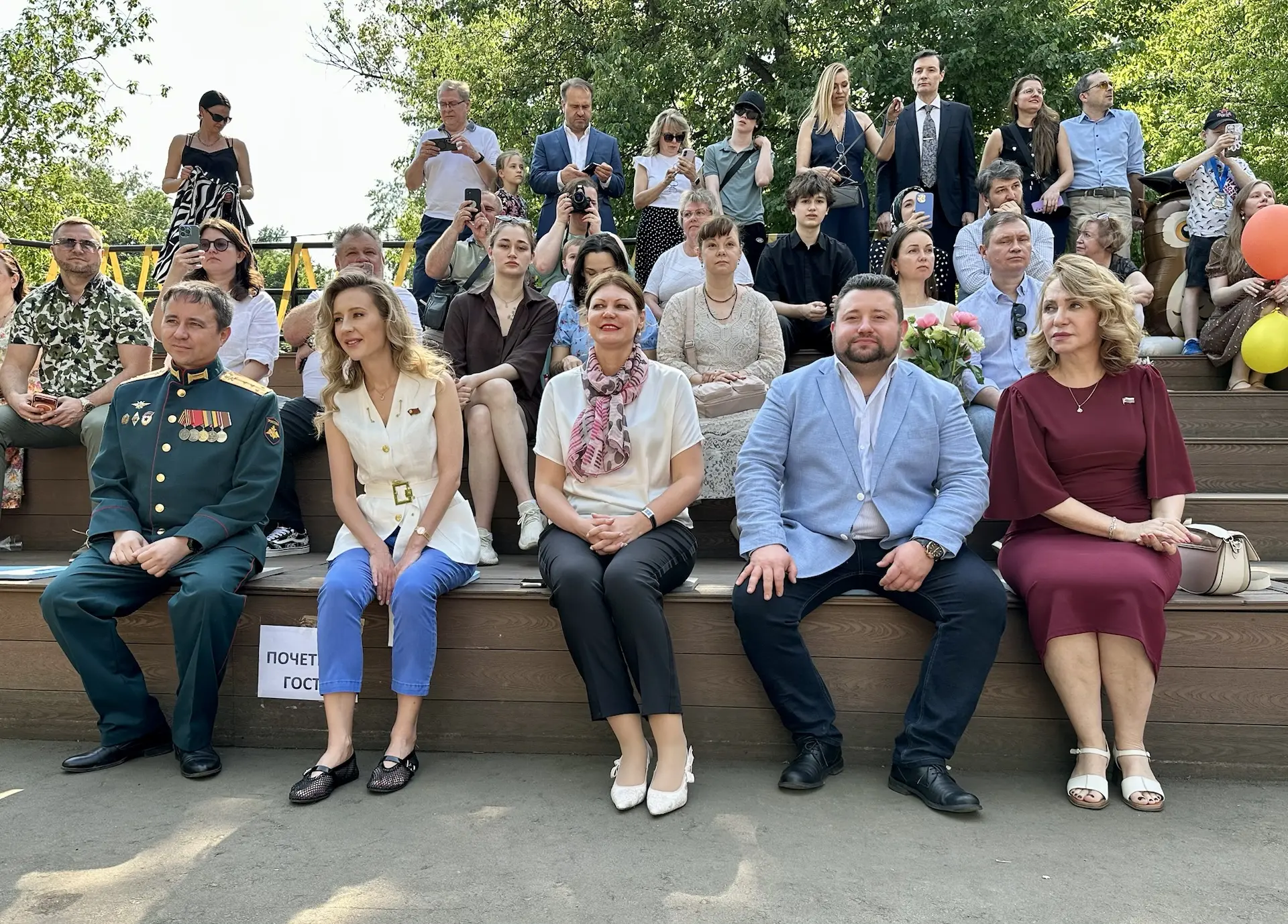 🔔Последний звонок для 11А и 11Б в школе на ул. Ак. Ильюшина, 8!   Позади 11 лет учёбы, впереди — бол