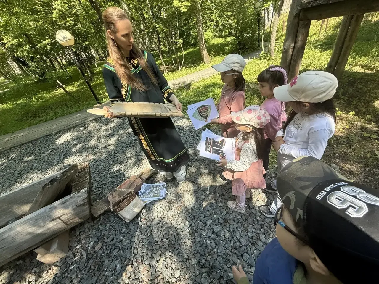 🏯Сегодня воспитанники группы «Улыбка» посетили Краеведческий музей. 

Специалист музея Ксения Генна