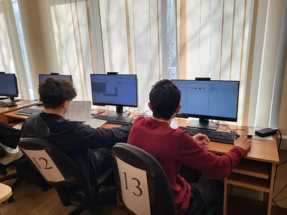 🧑‍💻Обучающиеся 10 «В» ИТ – класса продолжают участие в интеллектуальном турнире «Кибер-бой» 2025-202