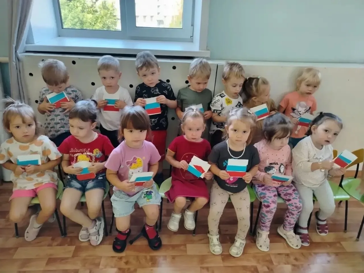 «Солнечные лучики»  отметили День Государственного флага России творчески и с большим э...