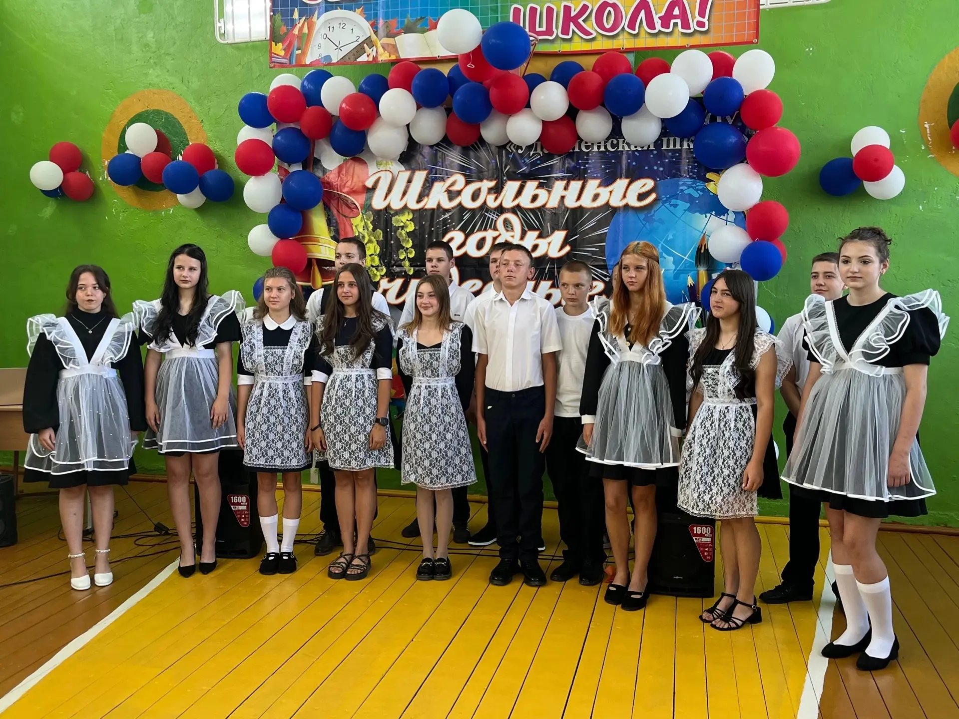 📚✨ В МБОУ "Удачненская школа" состоялась торжественная линейка, посвященная первому зв...