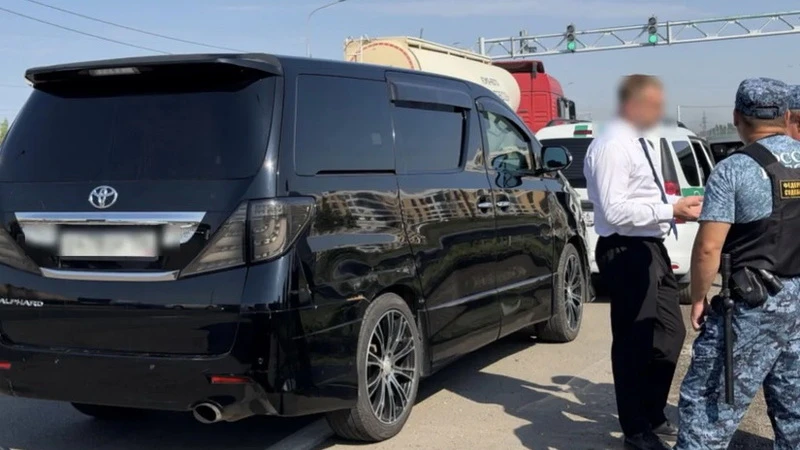 11 автомобилей арестовали за долги приставы во время рейда в Оренбурге

Судебные приставы и сотрудни
