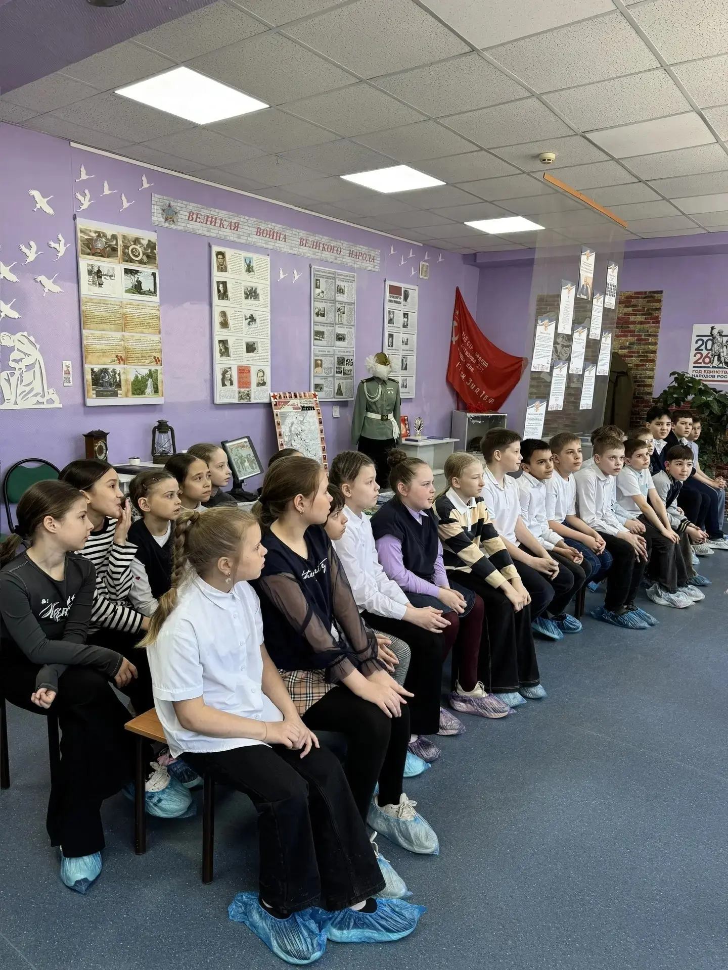 Единство народа в пространстве музея🤝  В предпраздничные дни в школьном музее состоялась серия экску