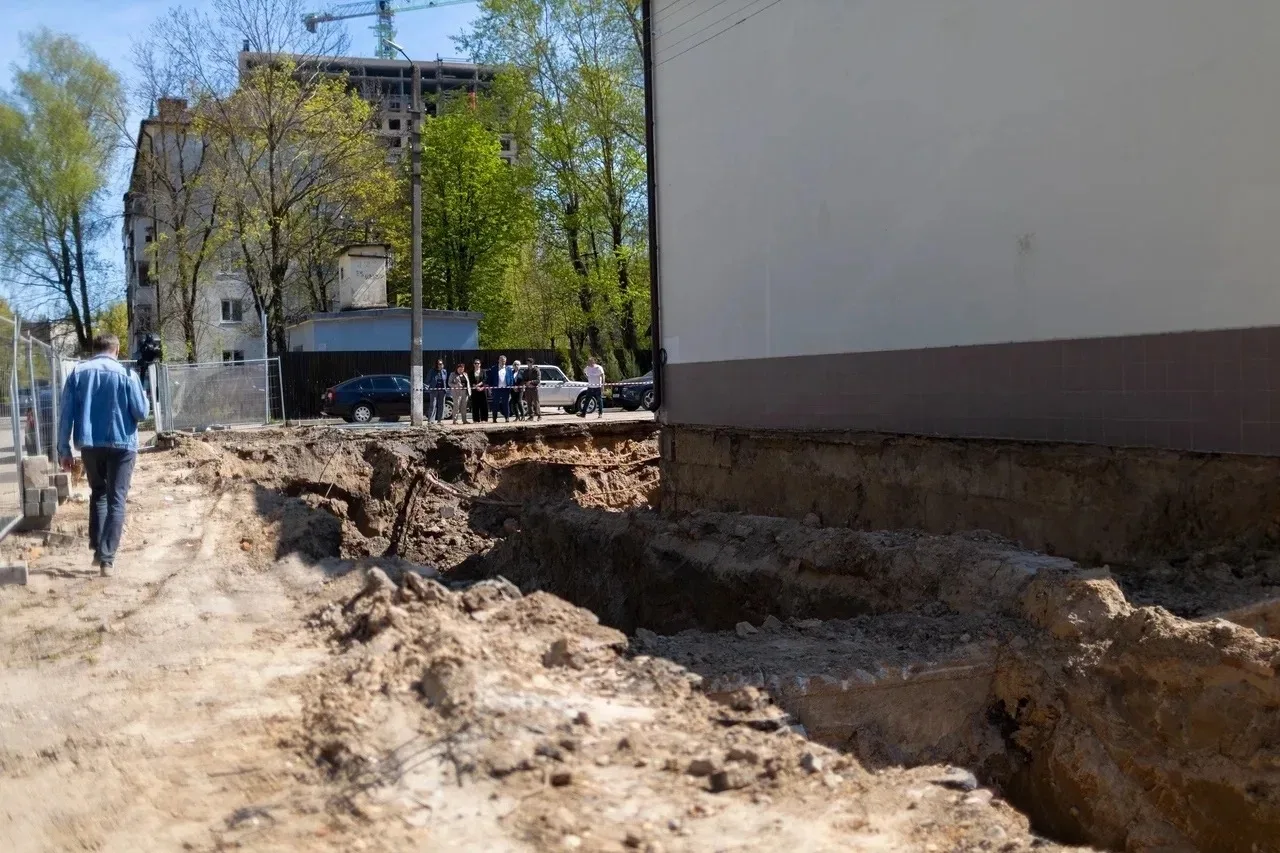 ️В Смоленске началось возведение пристройки к Камерному театру  🔸Глава города Александр Новиков посе