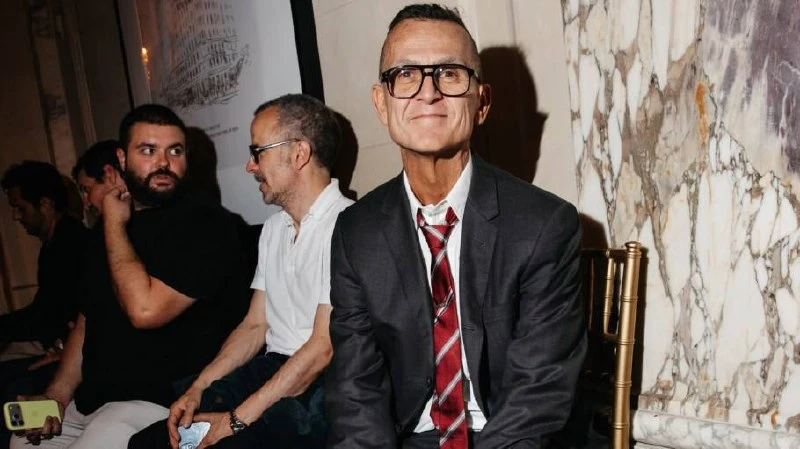Главу CFDA Стивена Колба отстранили после конфликта с активистами PETA на показе COS.