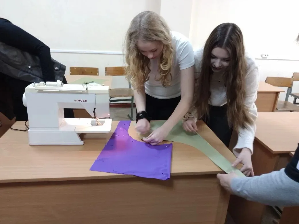 ПРОФОРИЕНТАЦИИ УЧАЩИХСЯ   В рамках программы раннего профобразования учащиеся 8В класса посетили Сар