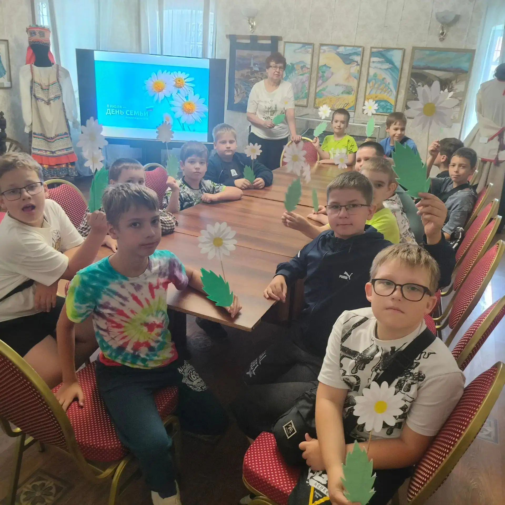 🌼Сегодня в нашей стране отмечается один из самых трогательных и добрых праздников - День семьи, люб