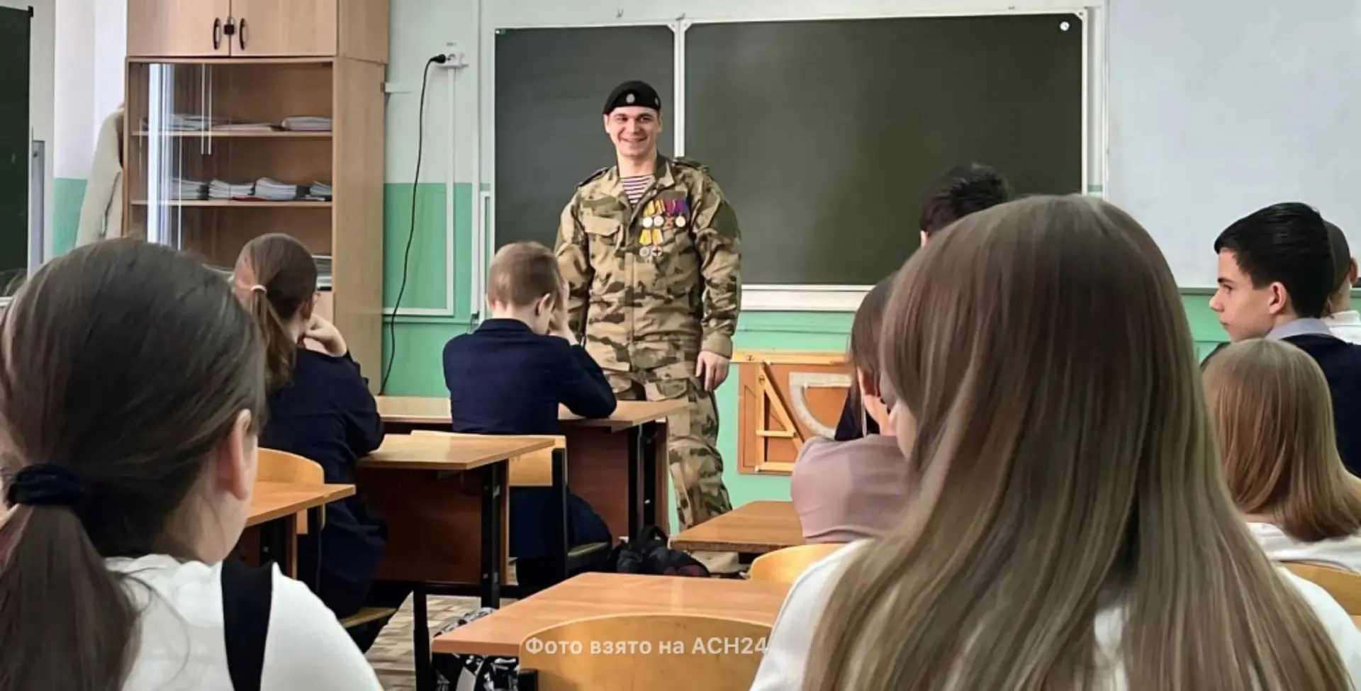 В Минпросвещения заявили, что ветераны СВО обладают уникальным педагогическим потенциал...