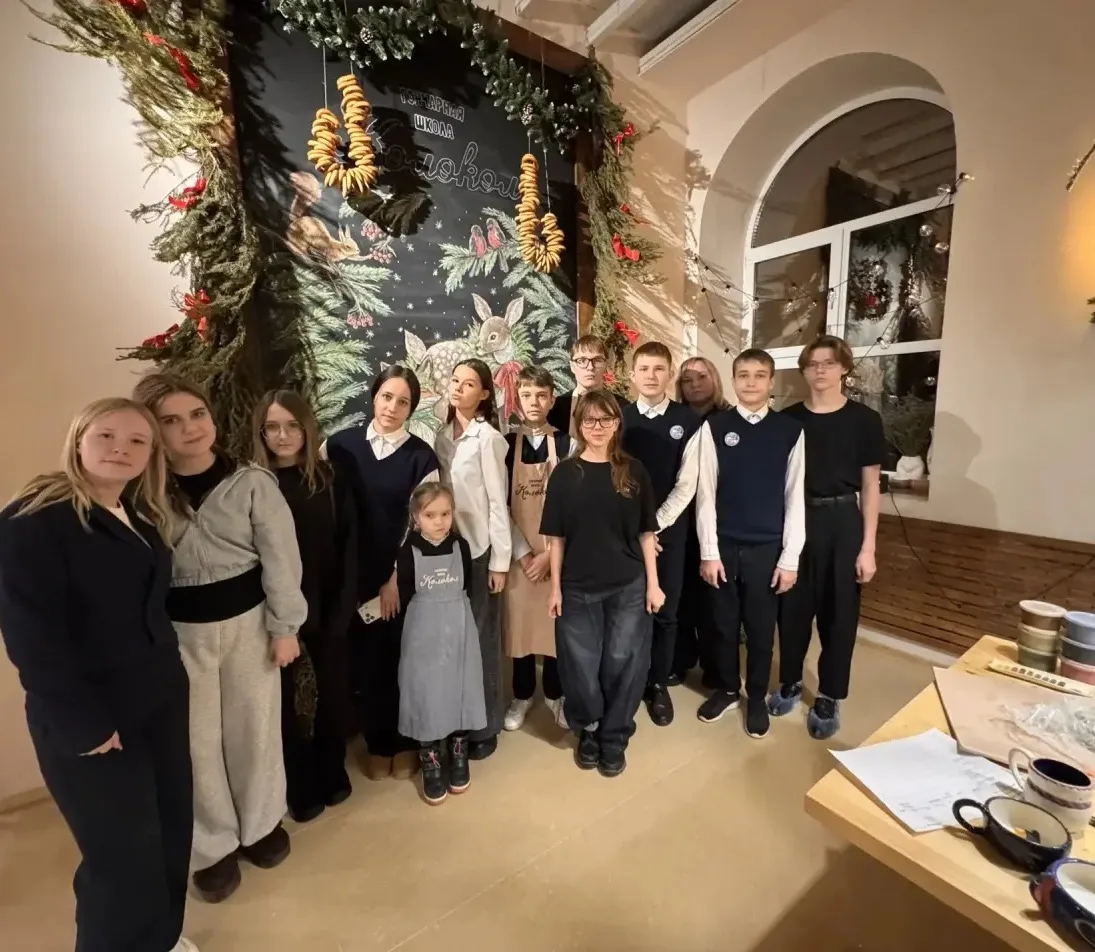 Магия глины к Новому году🎄
❄️В преддверии зимних праздников ученики 8 «Б» класса вместе с классным 