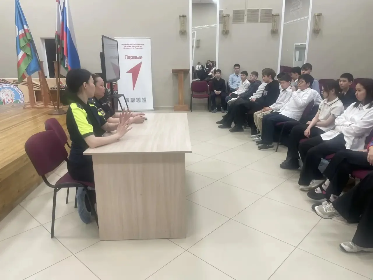 📝 6 мая инспектор ПДН МУ МВД ОП №3 Матвеева Н. В. и инспектор ОГАИ Петрова И. И. провели профилактич