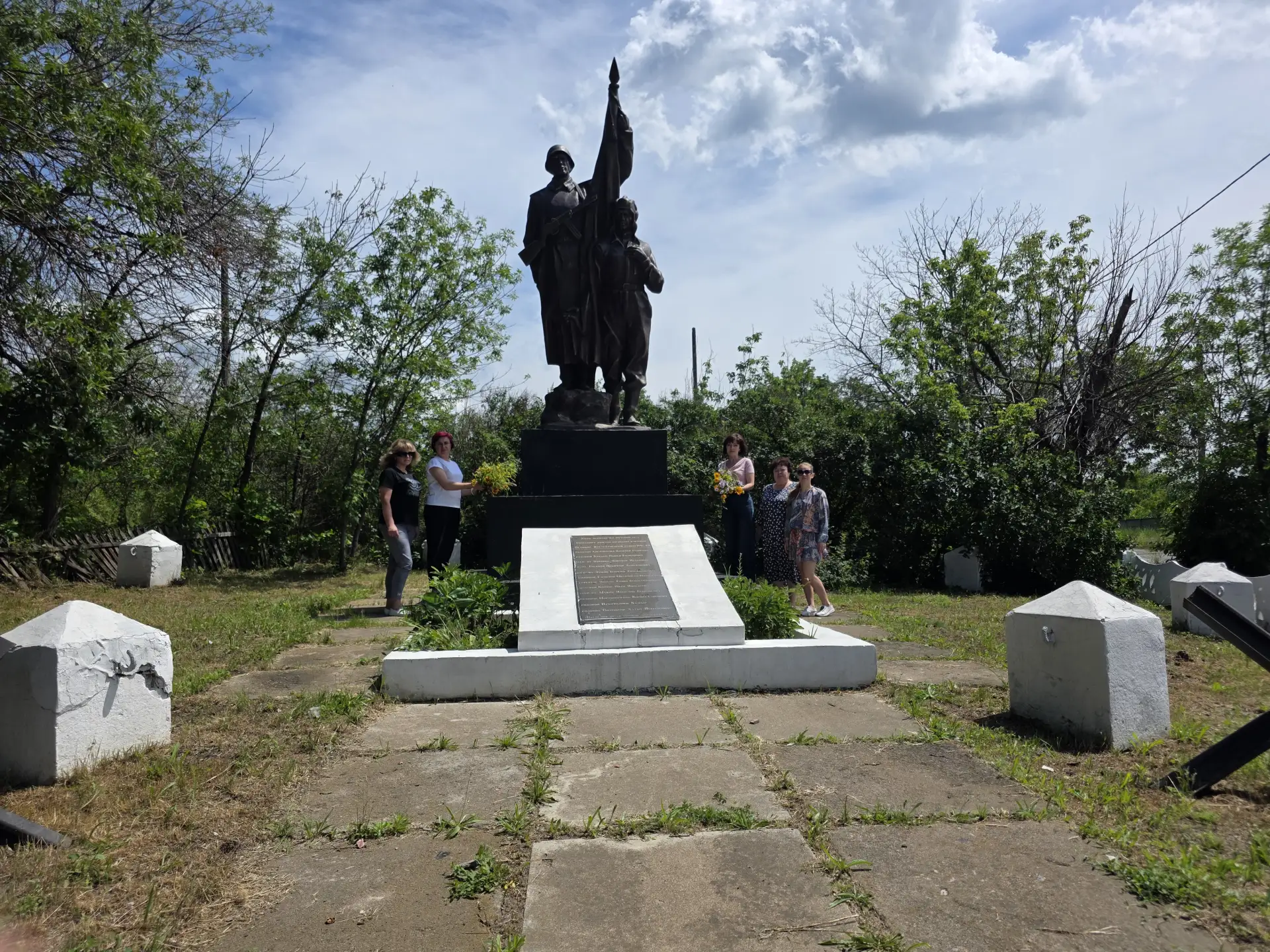«Никто не забыт!»-
возложение цветов к Памятнику Погибшим воинам 1941-1945 гг
на поселке шахты «Объе