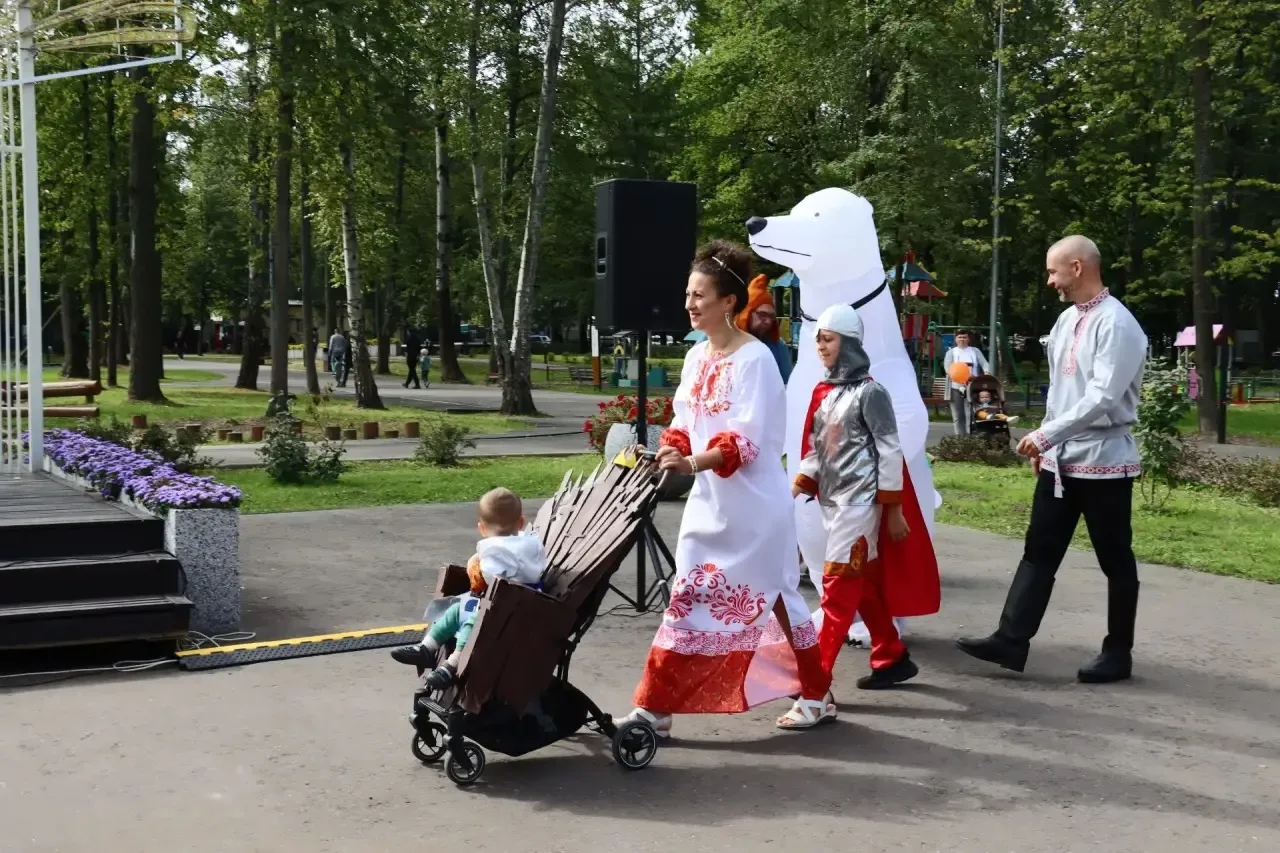 🤱 В День города в парке Островского прошли семейные конкурсы от Лиги матерей