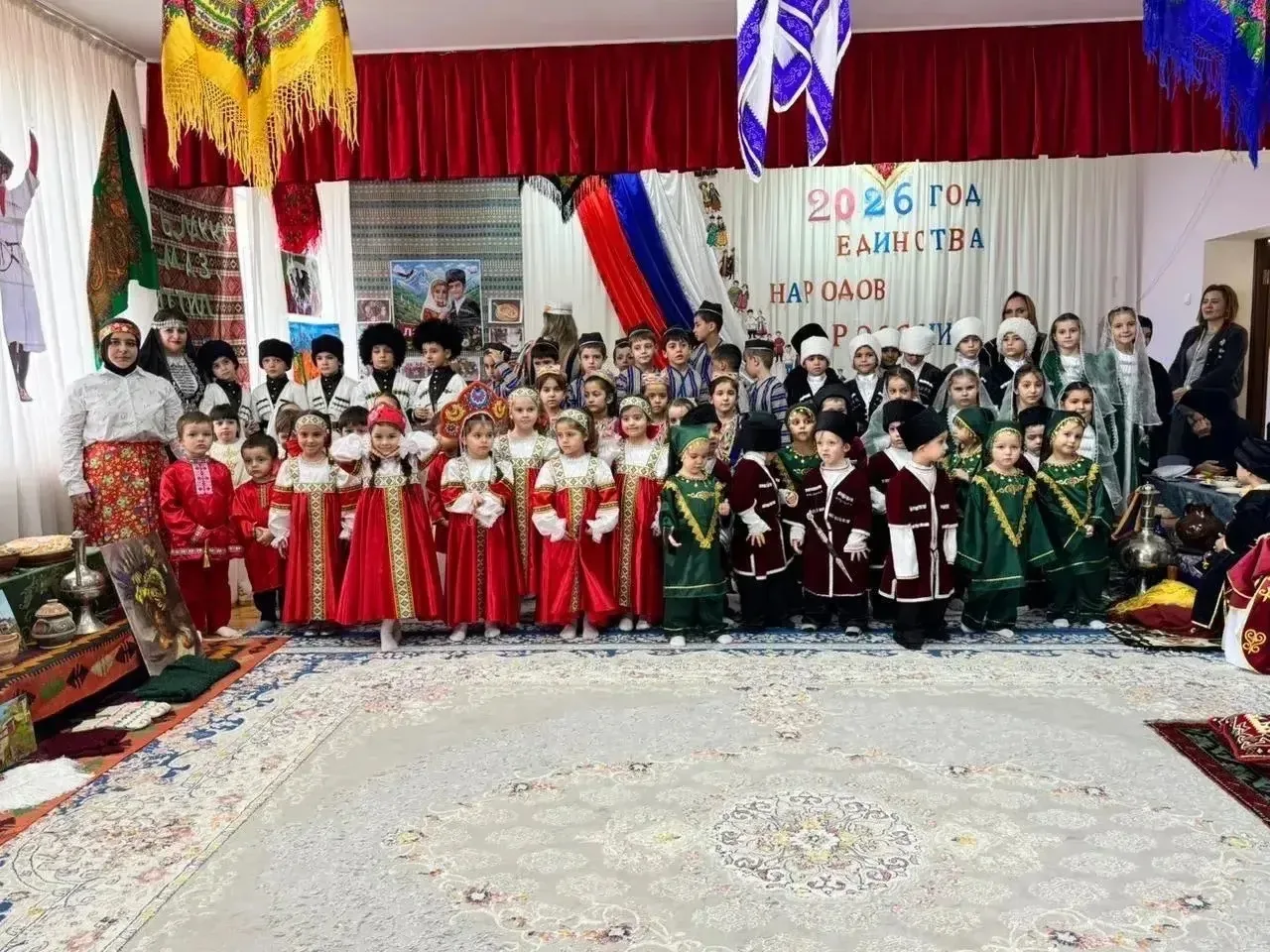 🌍В образовательных организациях Новолакского района официально открыли Год единства на...