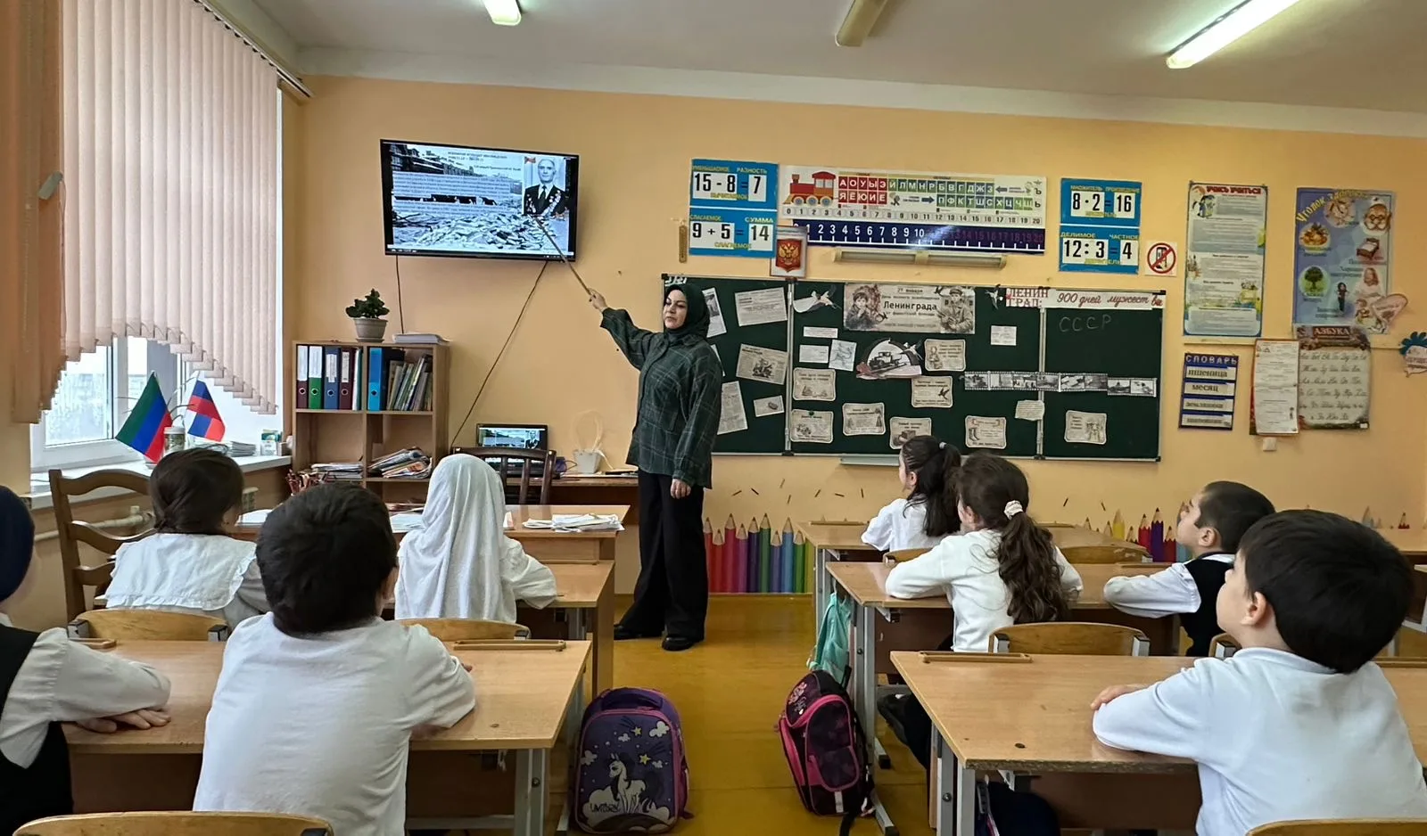27.01.2026 г. в 1 «ж» классе прошел классный час, приуроченный ко «Дню полного освобождения Ленингра