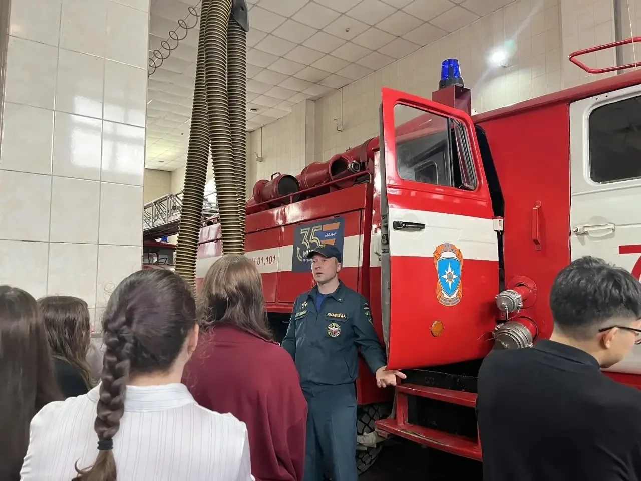#Профориентация   👩‍🚒НА ЭКСКУРСИИ В ПОЖАРНОЙ ЧАСТИ👩‍🚒  Ученики 10б класса  побывали на экскурсии в п