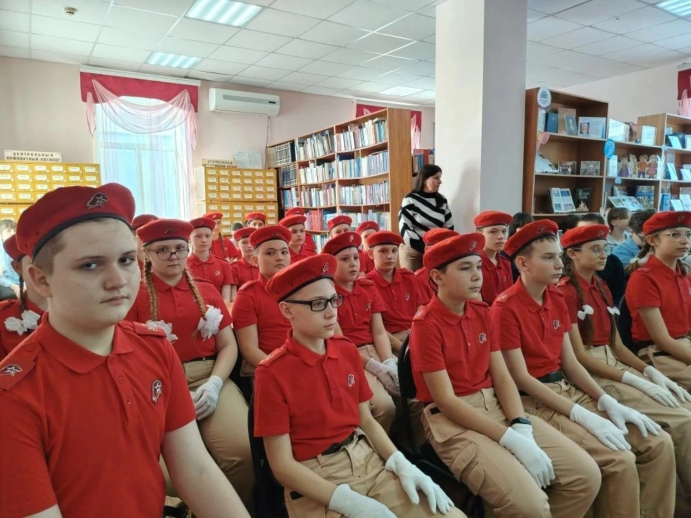 Сегодня, 12 марта, учащиеся а юнармейского  класса посетили мероприятие в библиотеке имени Фадеева. 