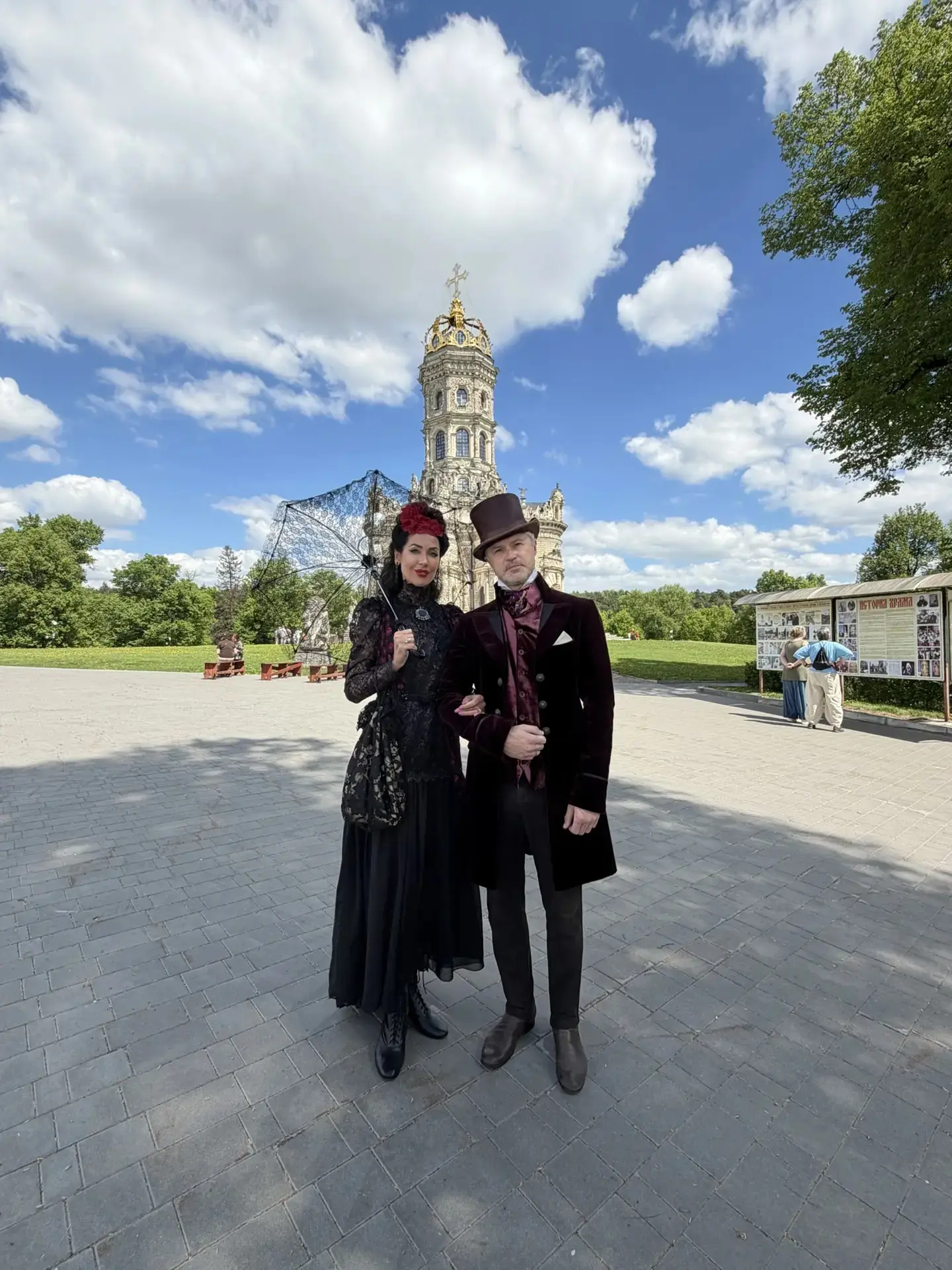 Фестиваль усадебной культуры в Дубровицах. Актеры театра " Своя радуга" внесли свой вкл...
