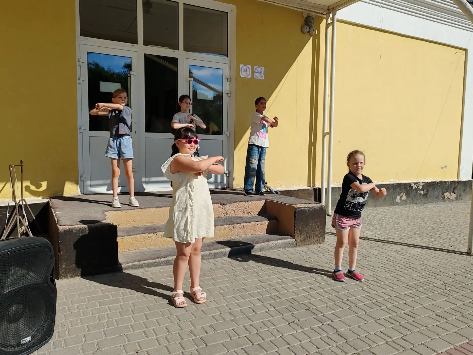 День 11

🎉 День безопасности в ЛДП «Капитошка»: познавательно и весело! 🎉

15 июня в нашем лагере 