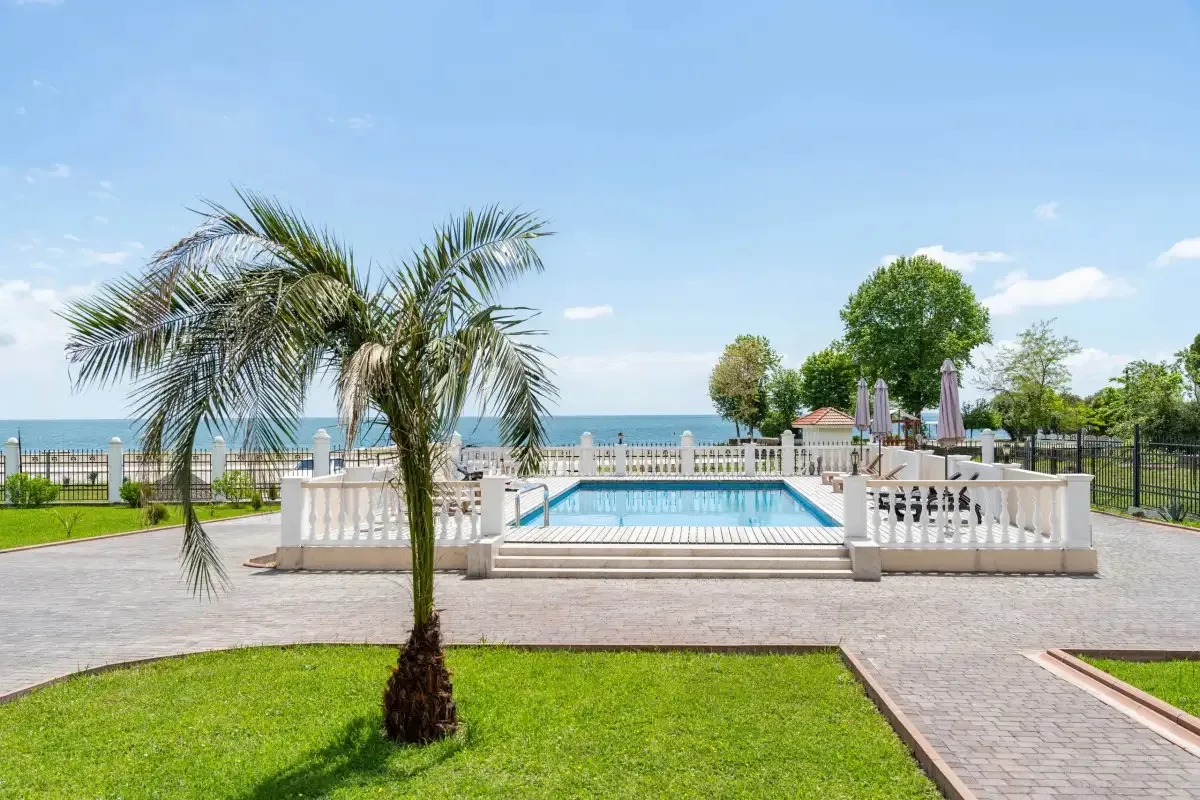 АБХАЗИЯ 🌴  🏨Грейс Фаорс 3* 📍Гудаута, 100 м до моря  ✅Новенький отель 2024 года постройки.  Красивый,