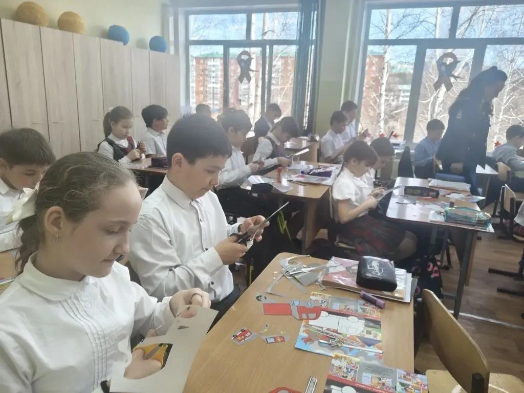 Начальник организационно-массового отдела Анна Андреевна Васильева провела уроки безопасности в  3д 
